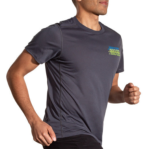 Man running in Brooks Distance Short Sleeve 3.0 men's shirt in asphalt gray