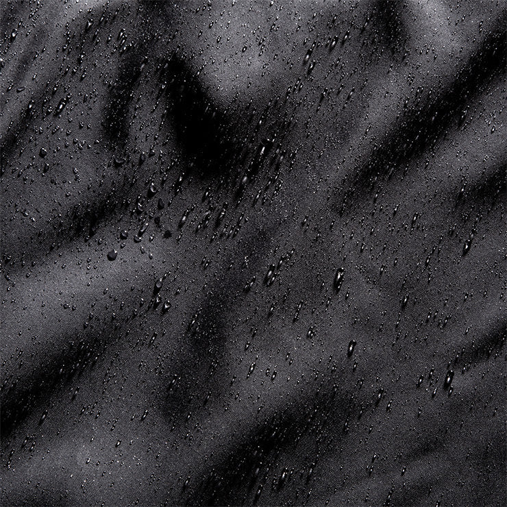 Brooks Fusion Hybrid Jacket 2.0 in black with water-repellent droplets on surface