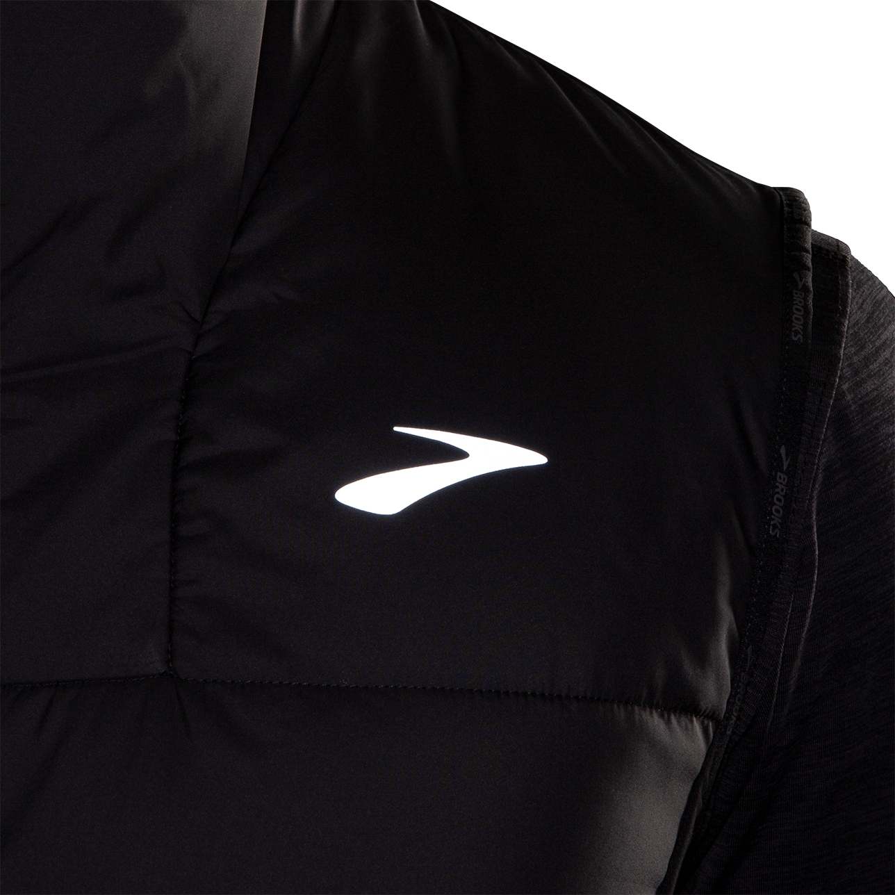 Brooks Shield Hybrid Vest 3.0 in black with reflective Brooks logo detail closeup