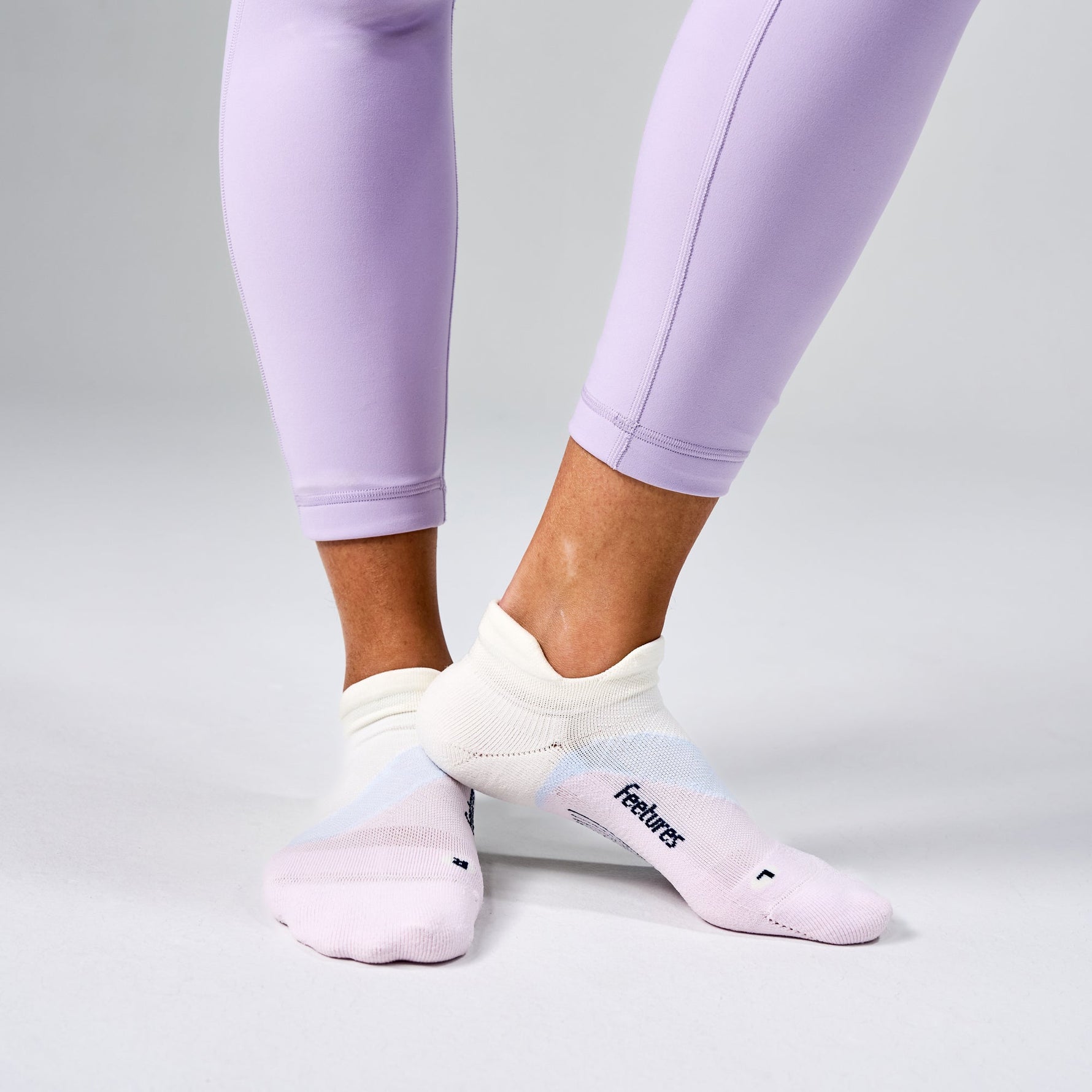 Feetures Elite Light Cushion Tab socks in White Rose worn with lavender leggings