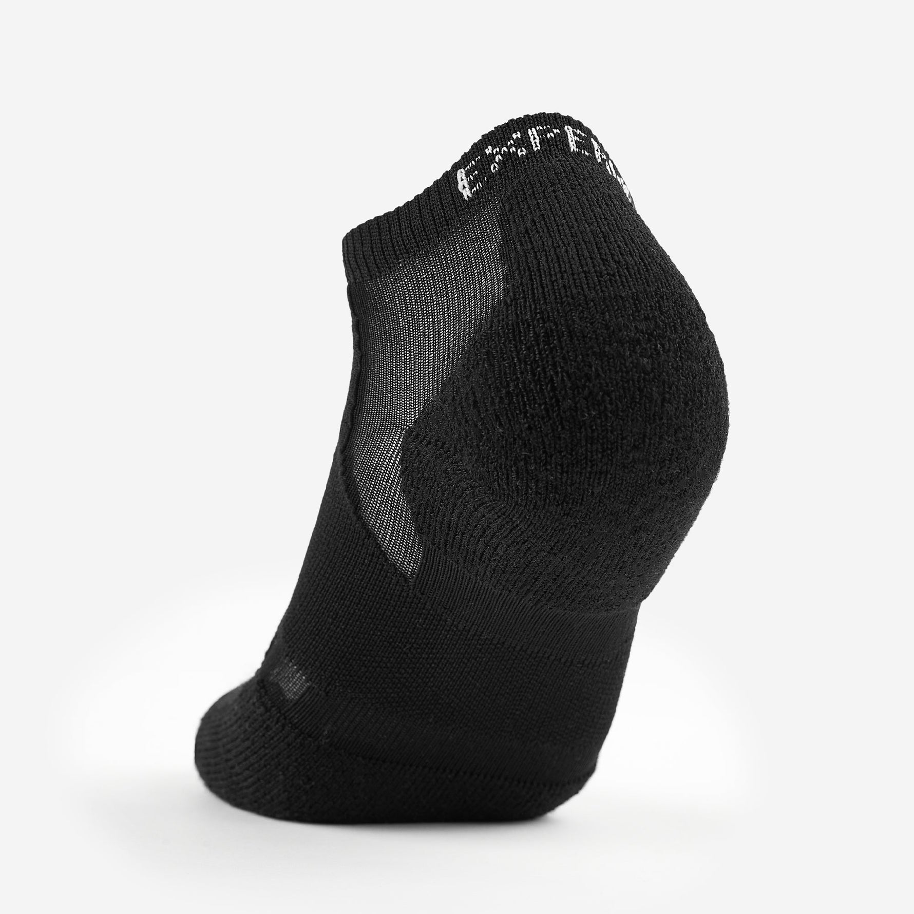 Experia Light Cushion Low-Cut Sock in black with mesh ventilation panel and branded cuff