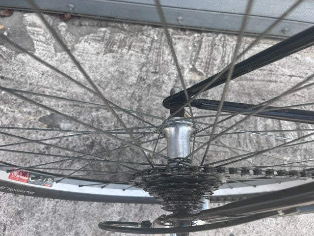 Vintage 90s Diamondback Response Sport commuter bike, alternate view with cantilever brakes