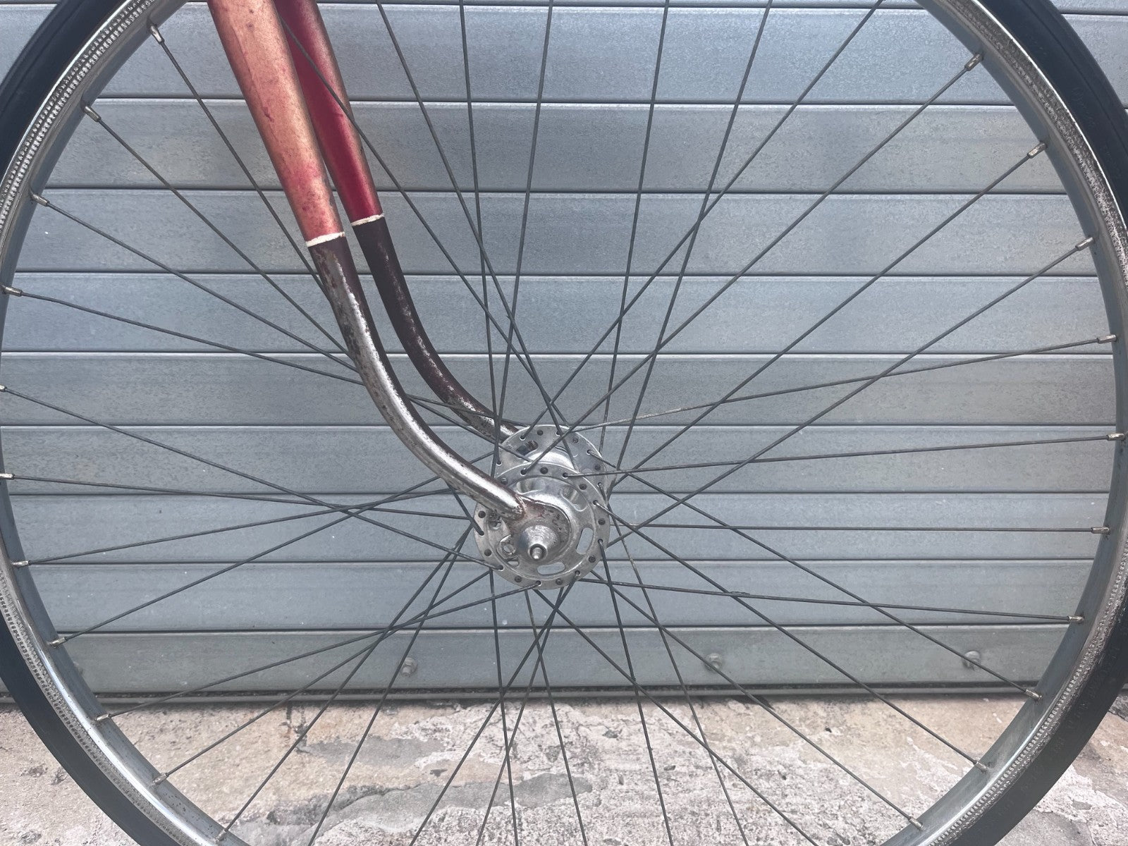Drop bars with safety brake levers on vintage French mixte road bike