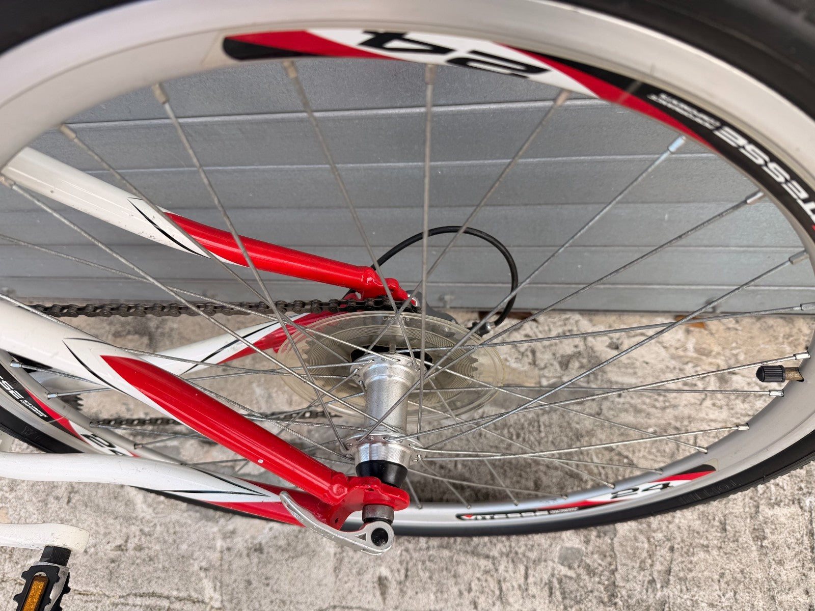 Giordano Libero 1.6 24 inch youth road bike, alternate view of aluminum frame