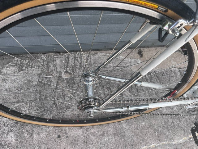 DT Swiss RR 1.1 wheelset with Panaracer Pasela gumwall tire on Peugeot UO-8