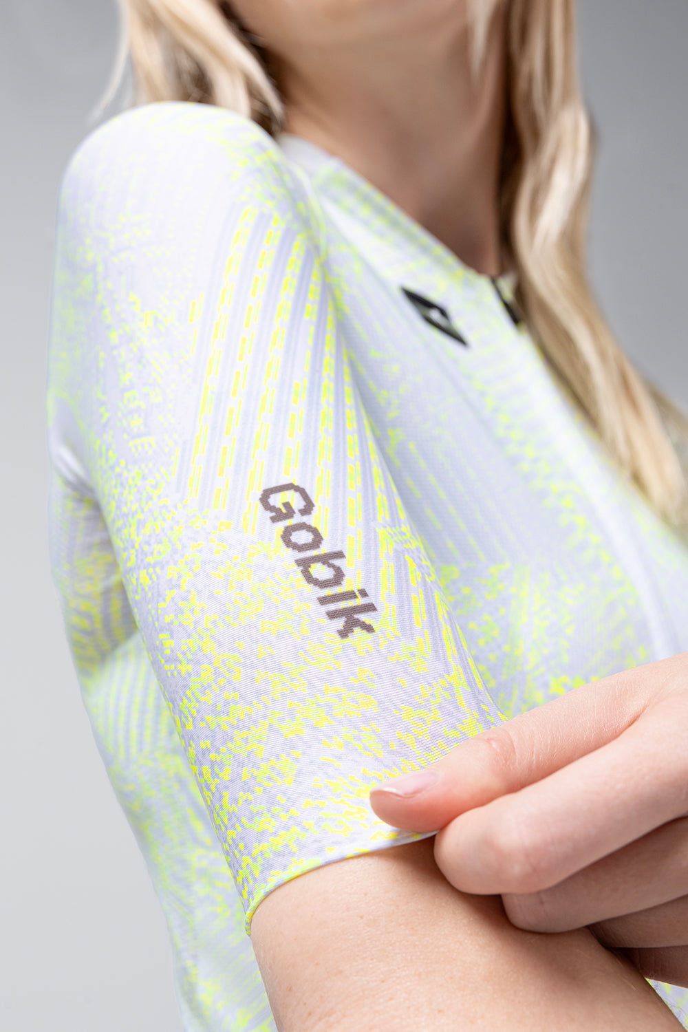 Gobik CX Pro 4.0 cycling jersey sleeve in Blast white neon yellow pattern on female model